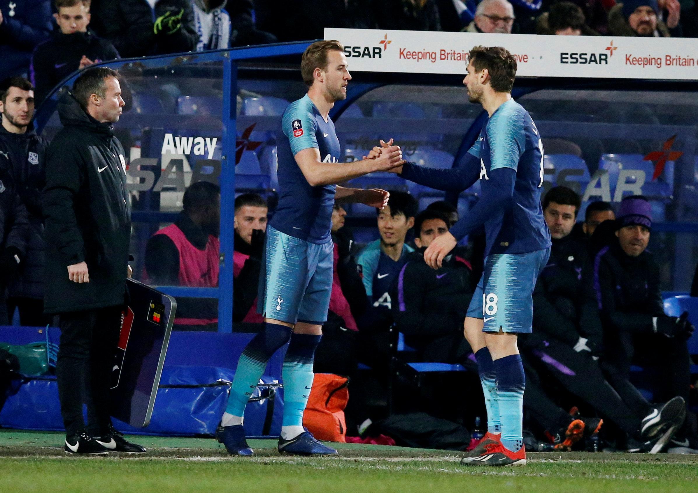 CĐV Tottenham tức giận khi Kane được tung vào sân khi dẫn trước 6-0